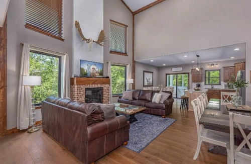 Hollister House | SPACIOUS FAMILY HOME