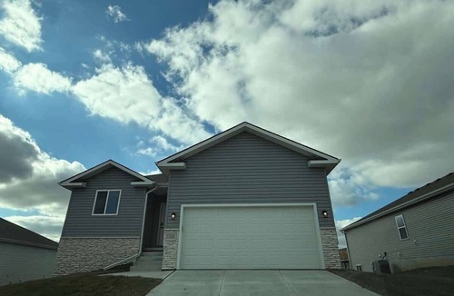 Papillion House | Spacious Family Retreat with Deck & Garage Access