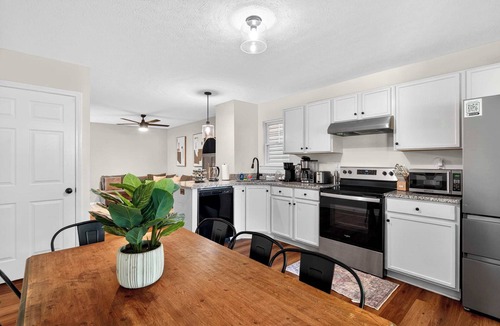 Phoenix Hill Apartment | Spacious group retreat near Kentucky Bourbon Trail