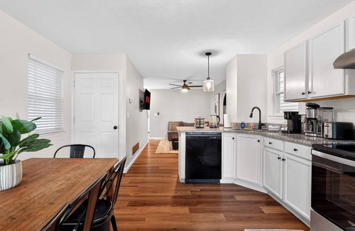 Phoenix Hill Apartment | Spacious group retreat near Kentucky Bourbon Trail