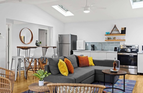 Cherokee Triangle Apartment | Spacious Highlands retreat near Bardstown Road!
