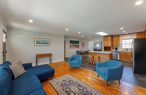 Green Meadow House | Spacious Home | Hot Tub | Centrally Located