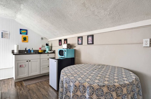 Beechmont House | Spacious home w/yard near Downtown attractions!