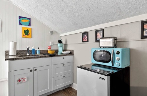 Beechmont House | Spacious home w/yard near Downtown attractions!