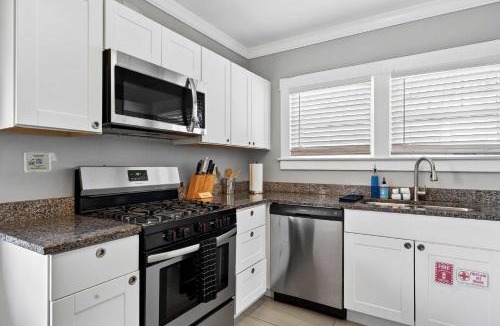 Beechmont House | Spacious home with backyard near Churchill Downs