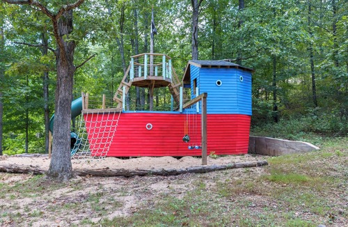 Lesterville Cabin | Spacious Log Cabin, Fire Pit & Shared Pool