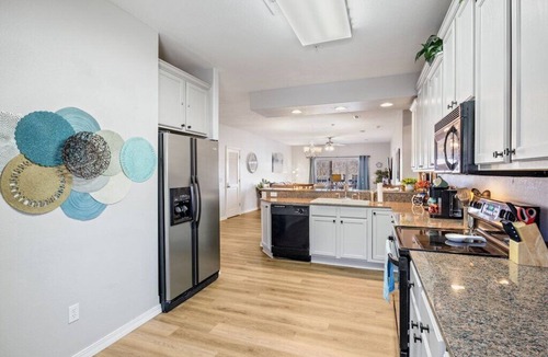 Indian Point Condo | Spacious Lux Condo>Steps to the Water>4 Min to SDC > Amazing Sunsets