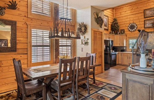 Branson Theater District Cabin | Spacious, Luxury 2BR+Loft Cabin with Fireplace & Balcony - Close to Entertainment!