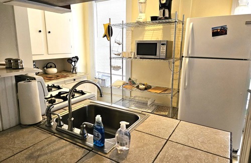 Joslyn Castle Apartment | Spacious Midtown duplex near UNMC, Blackstone, Creighton, 2 bedrooms, 2nd floor