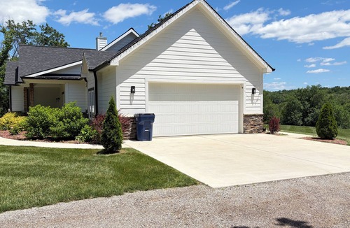 Bonner Springs House | Spacious New 3BR/2BA Home -Sleeps 6 Adults - Near World Cup Venues