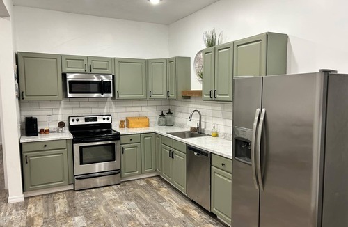 Mena House | Spacious townhome convenient to everything! Great rates! ⭐