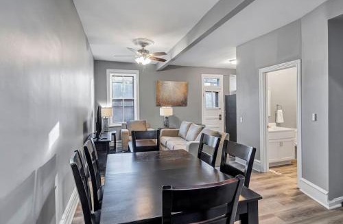 Shaw House | Spacious Unit in Shaw Neighborhood - 2 blocks to park Sleeps 12