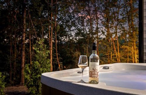 Rossville House | Spacious Vacation Homes with Private Hot Tubs near Chattanooga in Rossville, Georgia