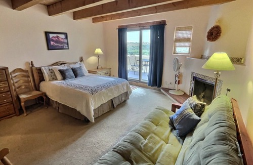Arroyo Seco Condo | Spacious, Well Stocked Condo in the Foothills