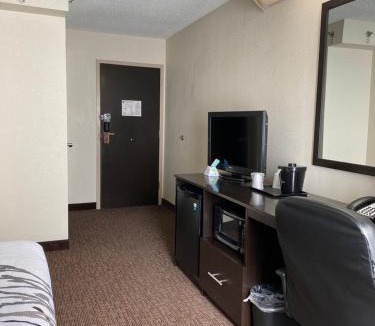 Prestonia Hotel | Spark By Hilton Louisville Airport