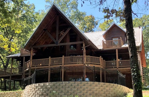 Shell Knob Cabin | Spectacular Log Home.12 Acres on Private Cove, Lakefront