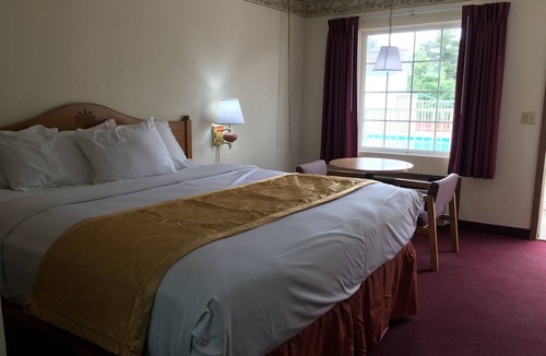 Branson Hotel | Spinning Wheel Inn
