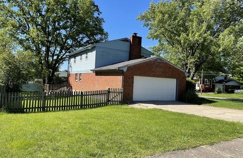 Middletown House | Spread out and chill! Close to shop and eateries and 1 mile expressway