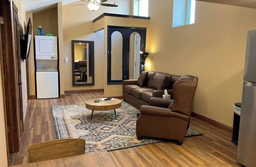 Unionville Hotel | Square View Inn Suite 2
