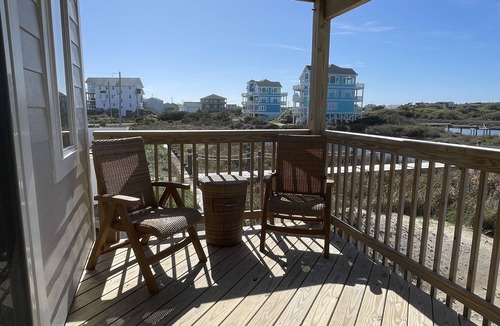 Hatteras Condo | Starfish is an end unit with beautiful views of the Pamlico Sound!