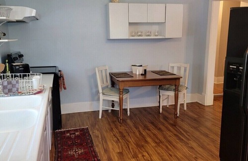 Bardstown House | Stay in a historic Early 1800s Guest House!