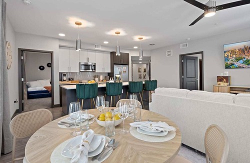 West End Apartment | Stay in the heart of Nashville with CMC Stays.