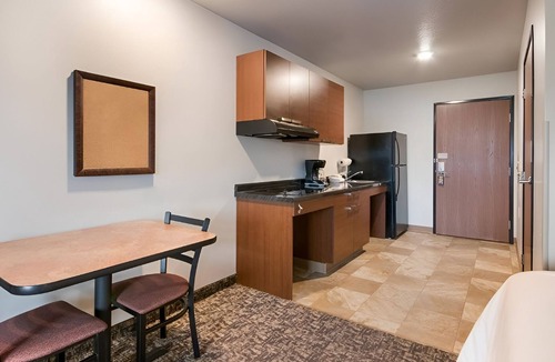 Council Bluffs Hotel | Stay Near Shops + Restaurants in Comfortable Studio w/Kitchen - Pet-Friendly