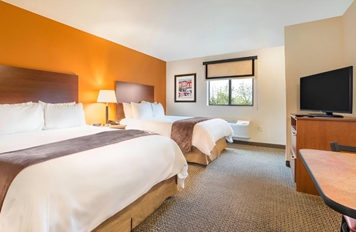Council Bluffs Hotel | Stay Near Shops + Restaurants in Comfortable Studio w/Kitchen - Pet-Friendly