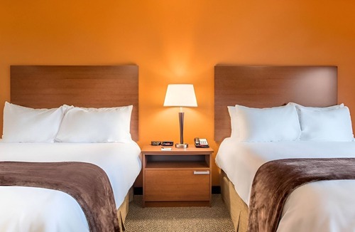 Council Bluffs Hotel | Stay Near Shops + Restaurants in Comfortable Studio w/Kitchen - Pet-Friendly