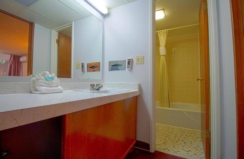 Liberal Hotel | Stay Queen Room, Parking Included, Pet Friendly, Near Joe’s