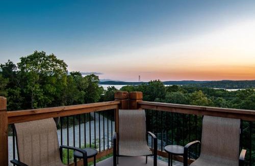 Table Rock Cabin | Staycation Lodge with Indoor Pool and Basketball Court
