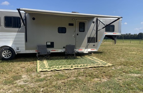 Rowland RV Rental | Staying on a working horse farm