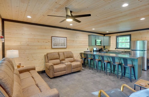 Murray Condo | Steps to Lake! Pet-Friendly Murray Retreat w/Deck