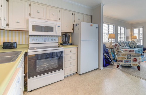 Morehead City Condo | Steps to Sand! Condo w/2 Pools in Atlantic Beach