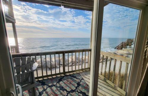 Sneads Ferry House | Steps to the Ocean! 129