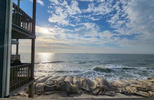 Sneads Ferry House | Steps to the Ocean! 129