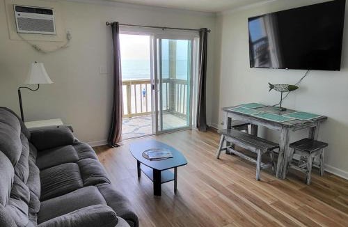 Sneads Ferry House | Steps to the Ocean! 129