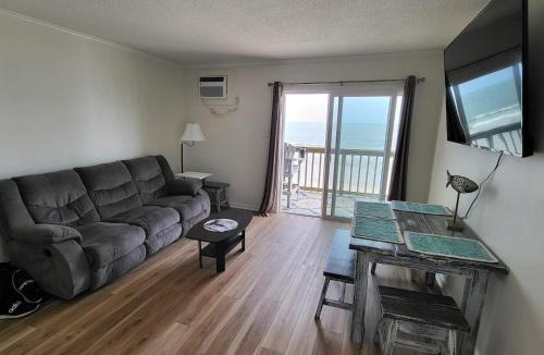 Sneads Ferry House | Steps to the Ocean! 129