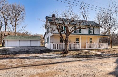 Holt House | Steps to Winery! Updated Farmhouse in Holt