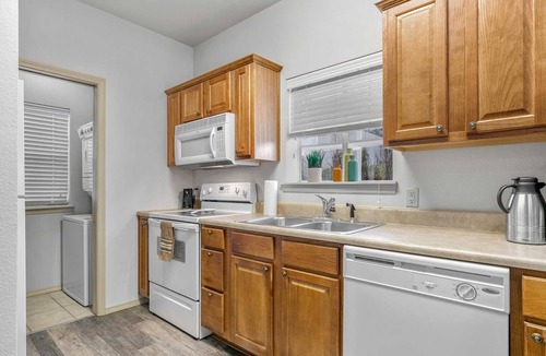 Branson West Condo | StoneBridge Condo Close to Silver Dollar City and Sleeps 8 for a Great Rate- 3 pools!-Ber 9-3