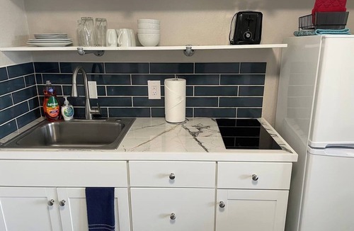 University Heights Apartment | Studio apartment w/balcony-Nob Hill, UNMH, Pres Hosp.