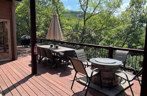 Lampe Cabin | Stunning 4BR 4BA Lakefront Cabin-Sleeps 10