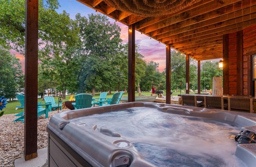 Indian Point Cabin | Stunning 5 br Lakefront Cabin-Hot Tub & Boat Slip!