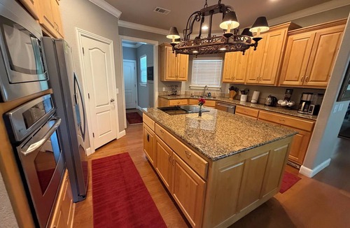 Maysville House | Stunning Highlands Golf Course Home Overlooking 3rd Green Minutes from OZ Trails