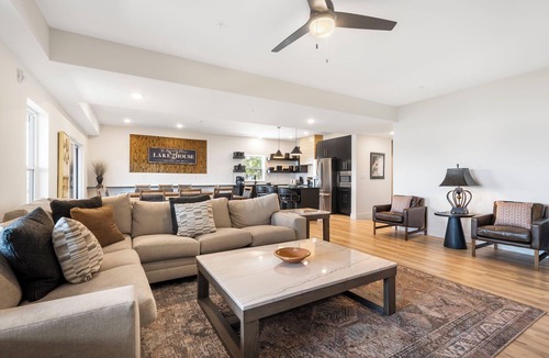 Hollister House | Stunning Lakeviews, Private Hot tub, Free SDC Tickets, Foosball, Arcade, Air Hockey!