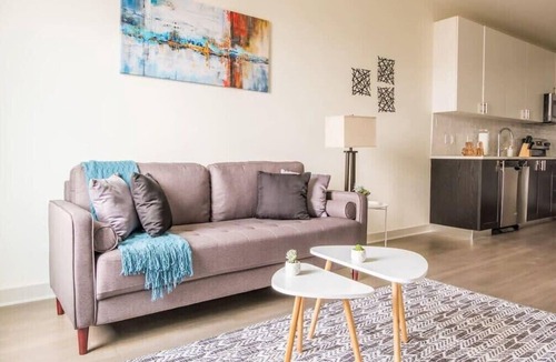 Downtown Louisville Apartment | Stunning Nulu 1BR CozySuites 07
