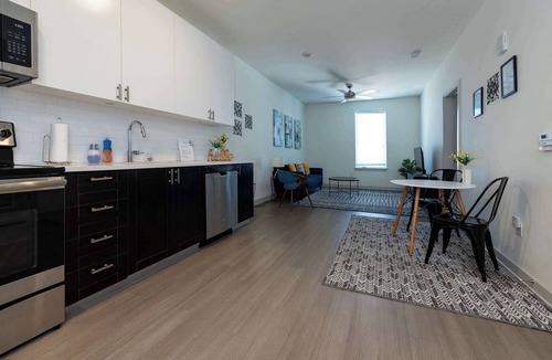 Downtown Louisville Apartment | Stunning Nulu 1BR CozySuites 06