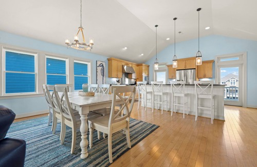 Manteo House | Stunning Views! 5 bed 5.5 bath w/rec room & pool! Great location~Roanoke Island