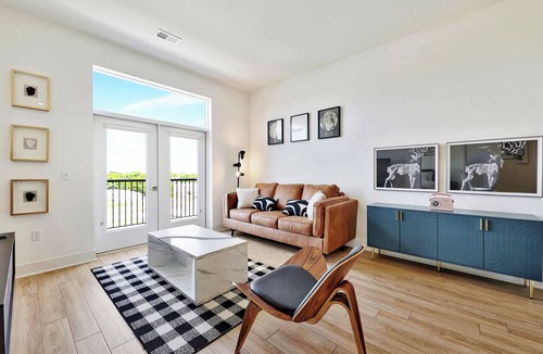 Wichita Apartment | Stylish 1BR APT with City Skyline Views