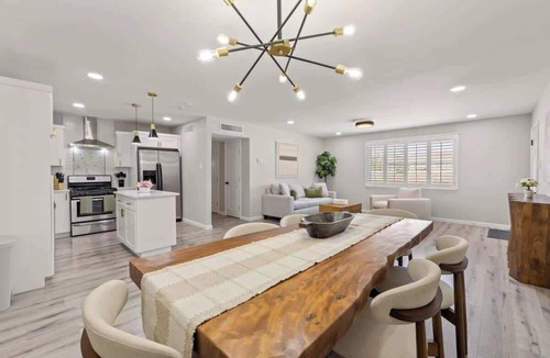 Biggs Field House | Stylish 3BR 2 Living Areas 10 Min to Airport